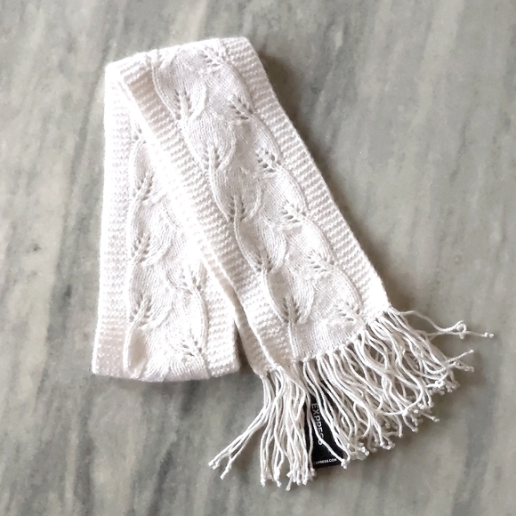 NWT. Express Woman's Wool/Angora/Cashmere crochet scarf w/sparkling decoration. - Picture 3 of 4